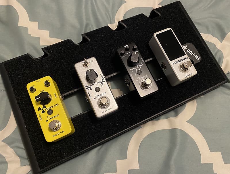 Donner Pedalboard Loaded w 4 Donner Pedals Yellow Fall Delay Reverb