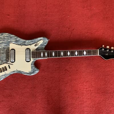 Vintage 1963/64 Welson Electric Guitar, 2 Humbuckers and Tremolo, 24.5″ (622mm)  scale, 22 frets image 2