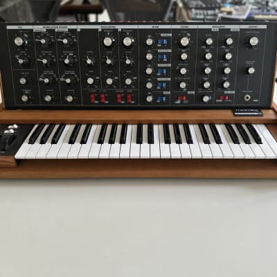 Moog Minimoog Voyager Old School 44-Key Monophonic Synthesizer 2008 Ash Cabinet