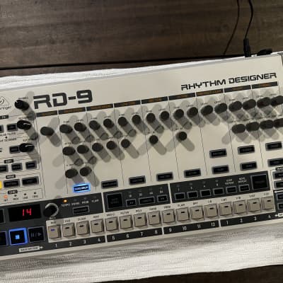 Behringer RD-9 vs. Roland TR-909 