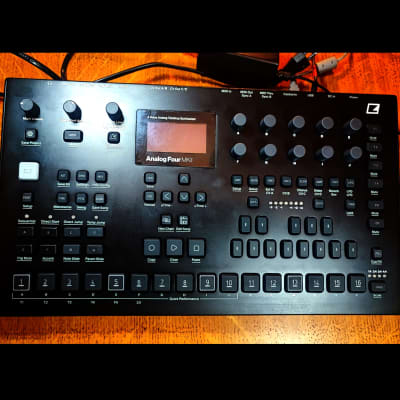 ELEKTRON ANALOG FOUR MKII BLACK SINTETIZZATORE ANALOGICO A 4