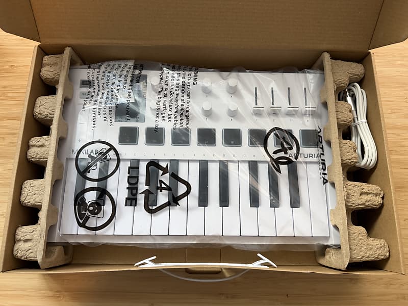 Arturia MiniLab MKIII 25-Key MIDI Controller 2022 - White | Reverb