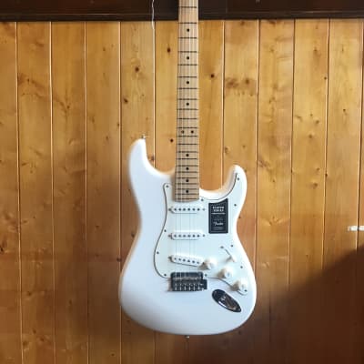 Fender Player Series Stratocaster - Polar White w/ Maple