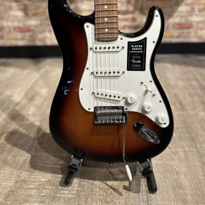Fender Player Stratocaster - 3 Color Sunburst image 4