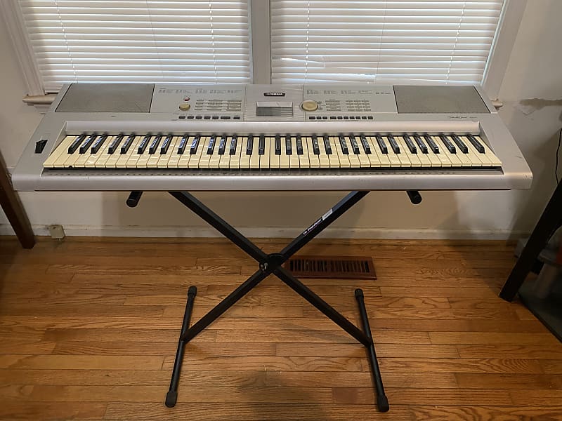 Yamaha DGX-205 76-Key Portable Keyboard w/ Stand