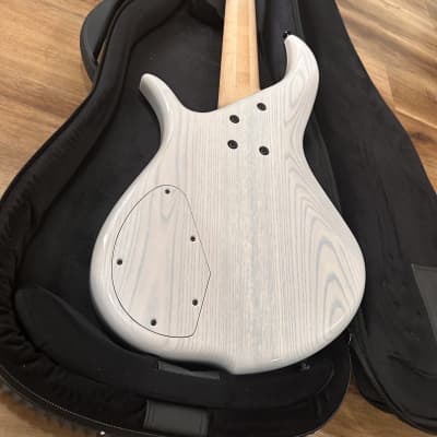 F Bass BN5 2022 - BN5 Trans White with Binding Bass Guitar image 2