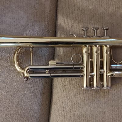 Besson BE1000 Performance Series Bb Trumpet - Brass / Silver image 4