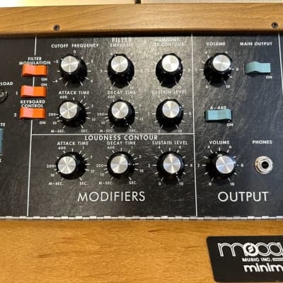 Moog Minimoog Model D Reissue 44-Key Monophonic Synthesizer (2016) 2016 - 2017 - Black / Wood image 3