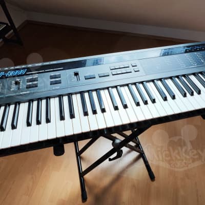 Korg DW 8000 Hybrid Wavetable Synth analogue signal flow filters Gem from the 80s vintage