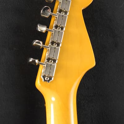 Mint Fender American Vintage II 1961 Stratocaster Left-Hand 3-Color Sunburst Rosewood Fingerboard image 7