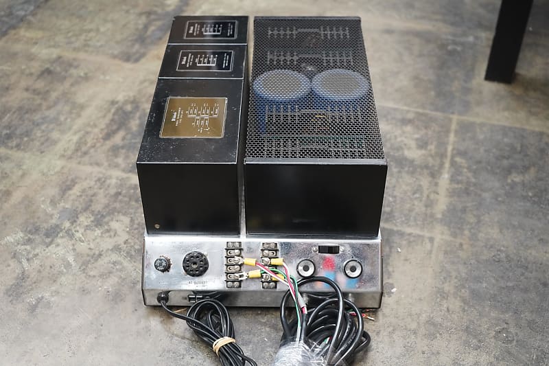 McIntosh MC2100 105-Watt Stereo Solid State Power Amplifier 1969 - 1978 - Black