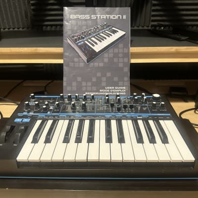 Novation Bass Station II 25-Key Monophonic Synthesizer 2013 - Present - Black