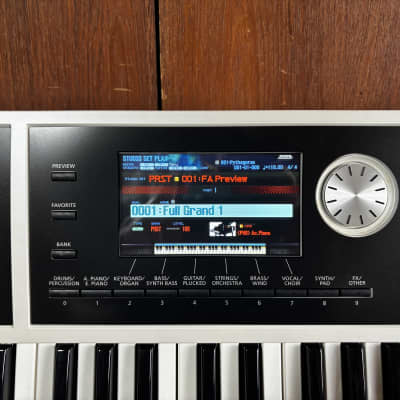 Roland FA-06 Music Workstation【純正ケース付属】（中古/送料