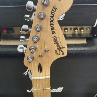 【ビンテージ】Squier ストラトキャスター サンバースト 2000年モデル ビンテージ】Squier ストラトキャスター サンバースト 2000年