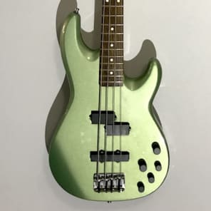 Very Nice Fender  Zone Deluxe  2002 Sparking Green Active  Bass guitar image 4
