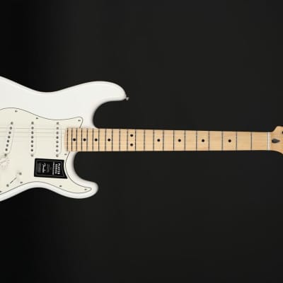 Fender Player Stratocaster, Maple Fingerboard in Polar White image 4