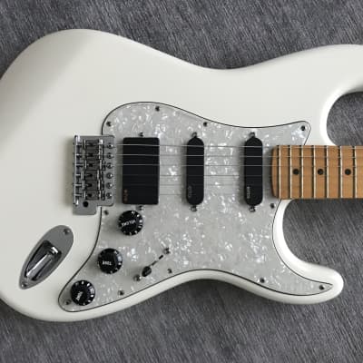 Fender Stratocaster parts guitar 2000's - White image 2
