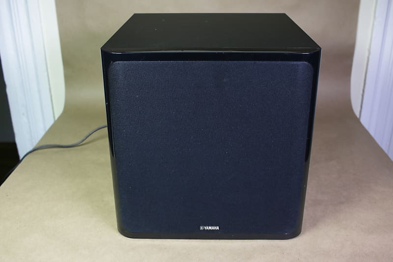 Yamaha NS-SW40 Powered Subwoofer - 45 Watts - Surround Sound - Excellent Condition image 1