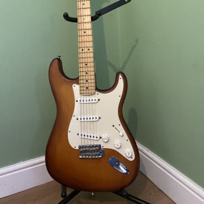 Fender FSR American Special Hand-Stained Stratocaster with Maple Fretboard 2012 - 2013 - Satin Honey Burst for sale