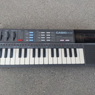 Casio PT-82 32-Key Mini Synthesizer 1980s - Black