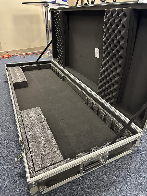 Road Runner 88key keyboard flight case Reverb