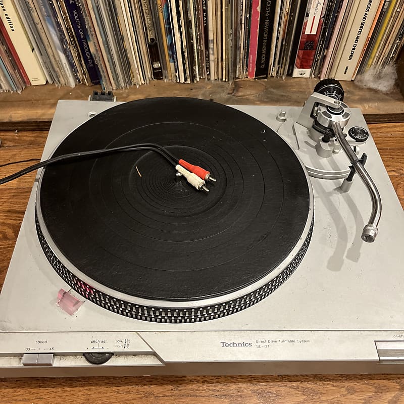 Technics SL-D1 Turntable For Parts / Repair (Powers On And Spins Correctly)  			