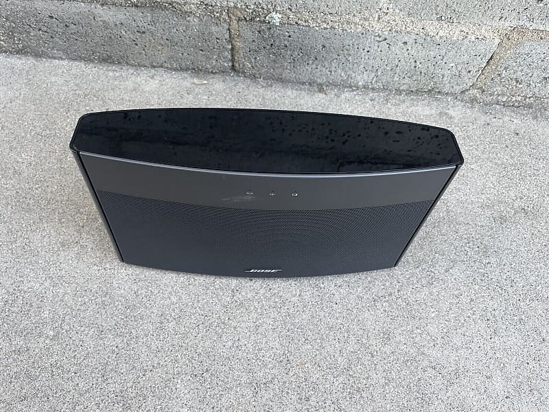 Bose SoundLink Wireless Music System Portable Speaker Bose 318973-1100 NO  REMOTE