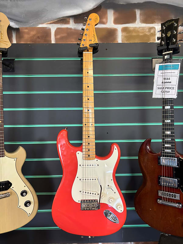 Fender Hank Marvin Signature Stratocaster Vintage Fiesta Red Fender Hank Marvin Signature Stratocaster Vintage Fiesta Red