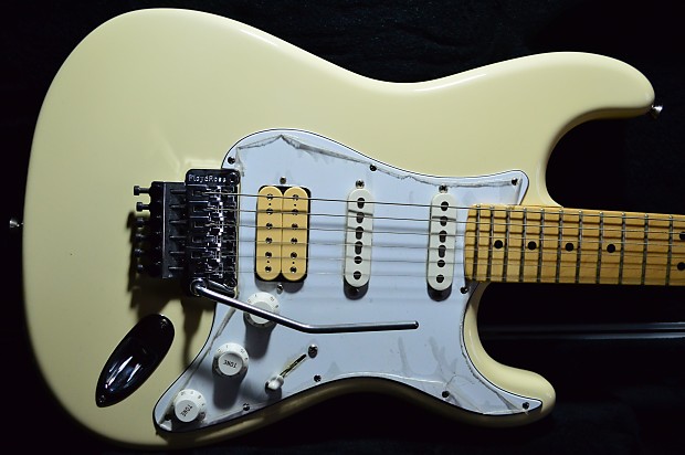 Fender USA Stratocaster / IRON MAIDEN Adrian Smith ST MOD. Vintage White image 1
