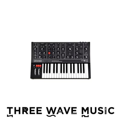 Moog Grandmother Dark - Semi-modular Analog Synthesizer [Three Wave Music]