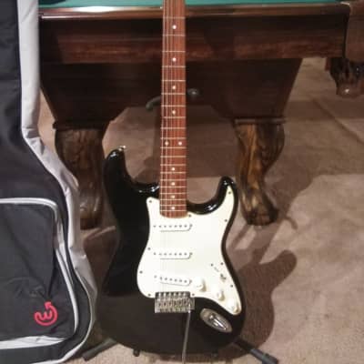 Vintage SE Squire Strat by Fender  1989- mid 1990's image 3