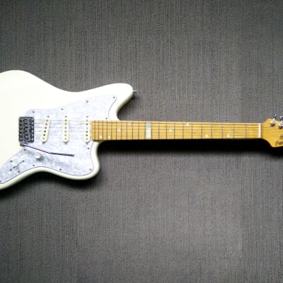 Fernandes Decade 125 SID Jazzcaster Shinji Signature Model White