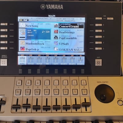 Yamaha Tyros4 61-Key Arranger Workstation Keyboard image 4