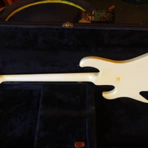 Gibson IV bass 1987  White image 2