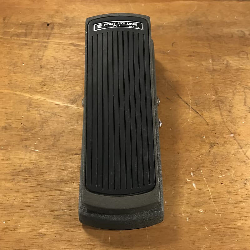 Roland FV-1- A beautiful classic volume pedal- can be used