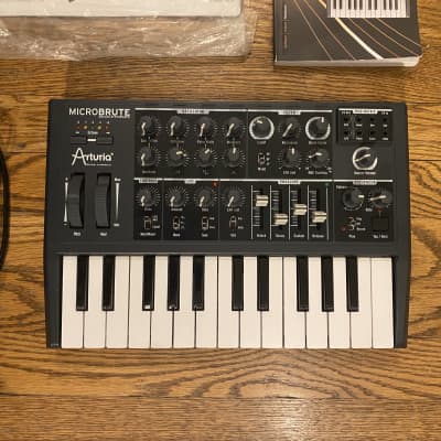 Arturia MicroBrute 25-Key Synthesizer