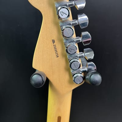 Fender Stratocaster 2008 - 3 Tone Sunburst image 5