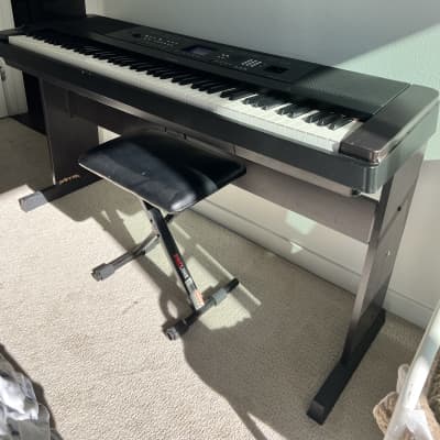 Yamaha DGX-650 Digital Piano (Black) [w/ Player Bench]