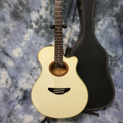 RARE White 1987 First Year Yamaha APX-6 Acoustic Electric Guitar Pro Setup Original Soft Shell Case for sale