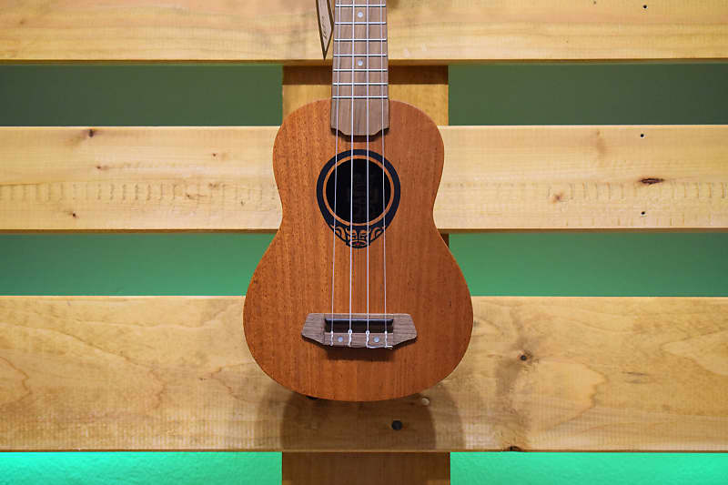 LAG BABYTKU110S Ukulele soprano slim