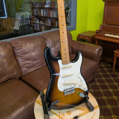 Fender 50's Reissue Stratocaster Maple Neck 1995 W/Case Made in Japan Two Tone Sunburst image 3