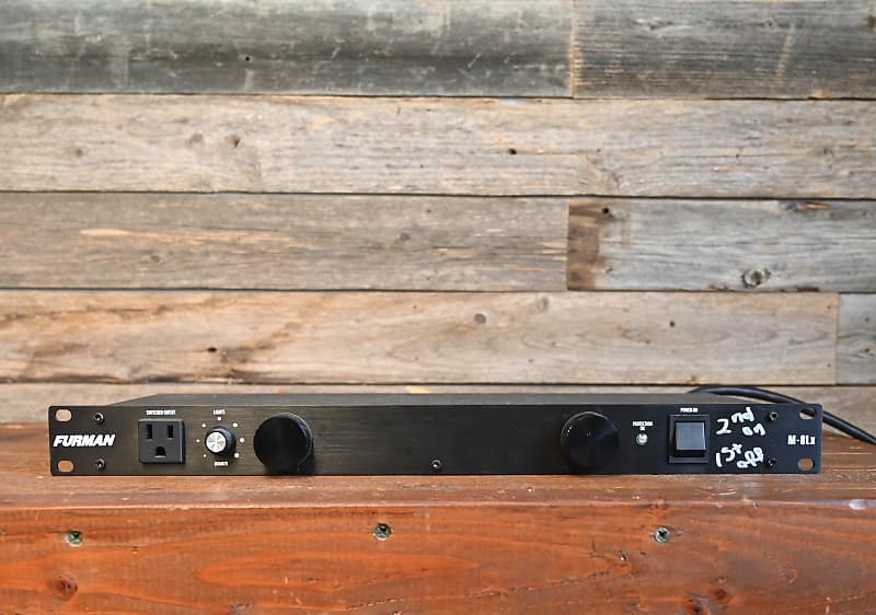 (S13306) Furman M-8LX Power Conditioner  			