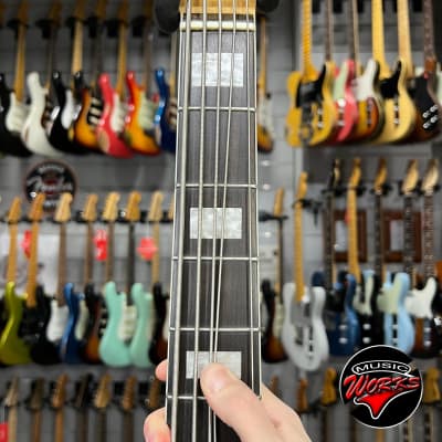 Sire By Marcus Miller V7 2 Nd Generation Alder 5 Corde White image 4