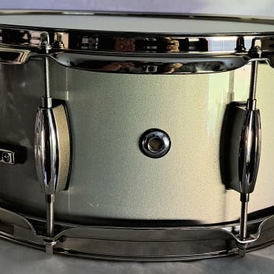 MARTIAL PERCUSSION Custom Birch Mahogany Snare Drum 2023-Metallic Silver Lacquer-NICKEL HARDWARE Special Edition for sale