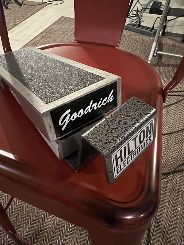 Goodrich Sound Model 122 Passive Volume Pedal with Hilton Bracket 1970’s -  Silver