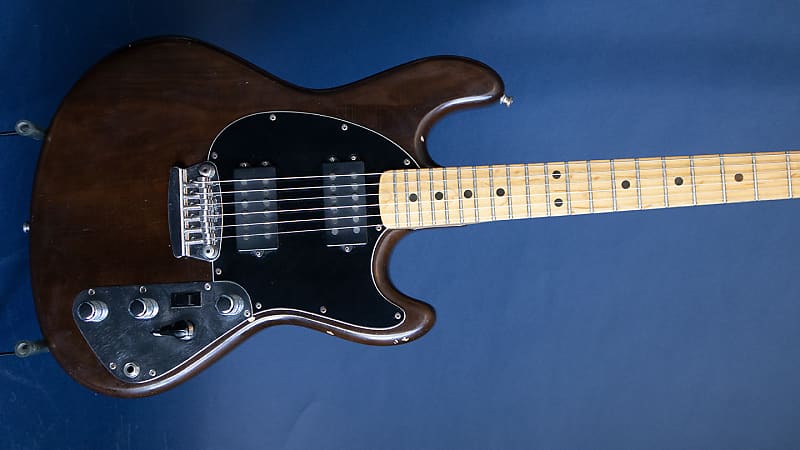 Music man deals stingray 1 guitar