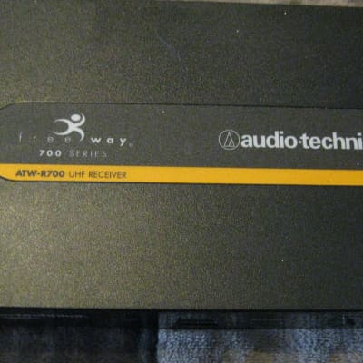 Audio-Technica ATW-R700 wireless base unit Freq: 541-567 MHz image 2