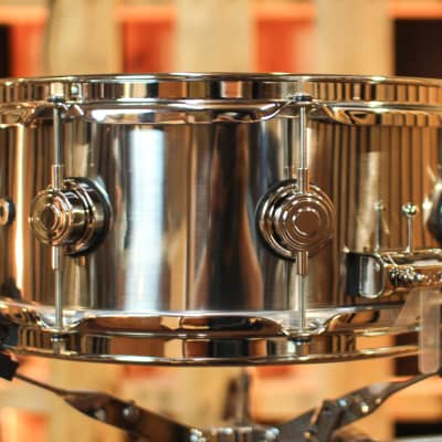 DW 5.5x13 Collector's 1mm Stainless Steel Snare Drum w/ Nickel - DRVL5513SPK image 3