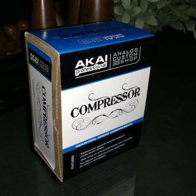 Akai Professional Compressor  Chrome image 3
