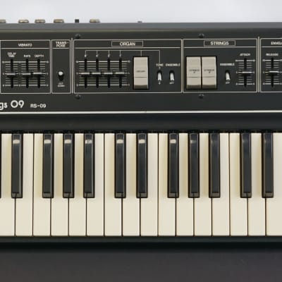 Roland RS-09 Organ Strings 70's / 80's Vintage Polyphonic Synthesiser - 100V